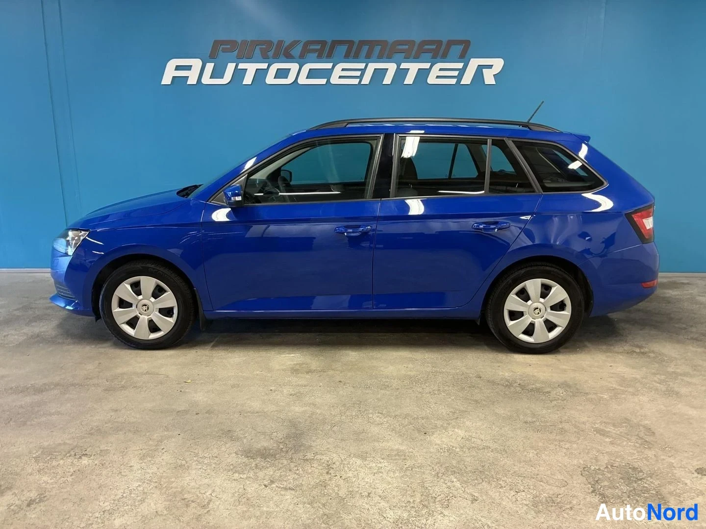 Sininen Skoda Fabia 2019, sivulta, kuva 3