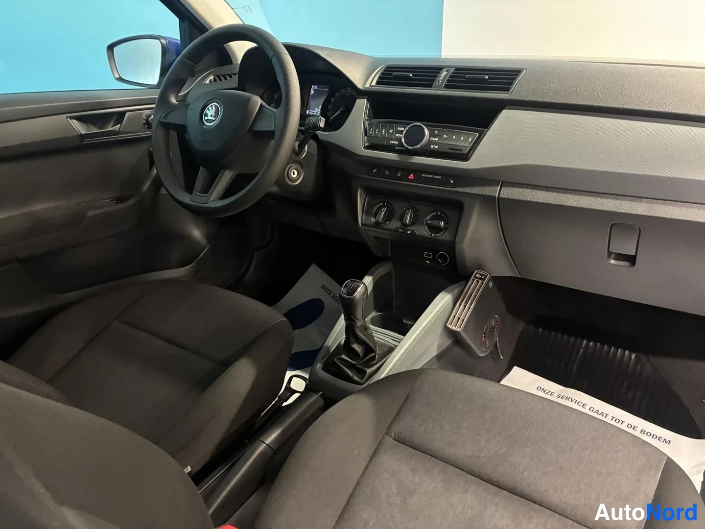 Sininen Skoda Fabia 2019, ohjaamo, kuva 9
