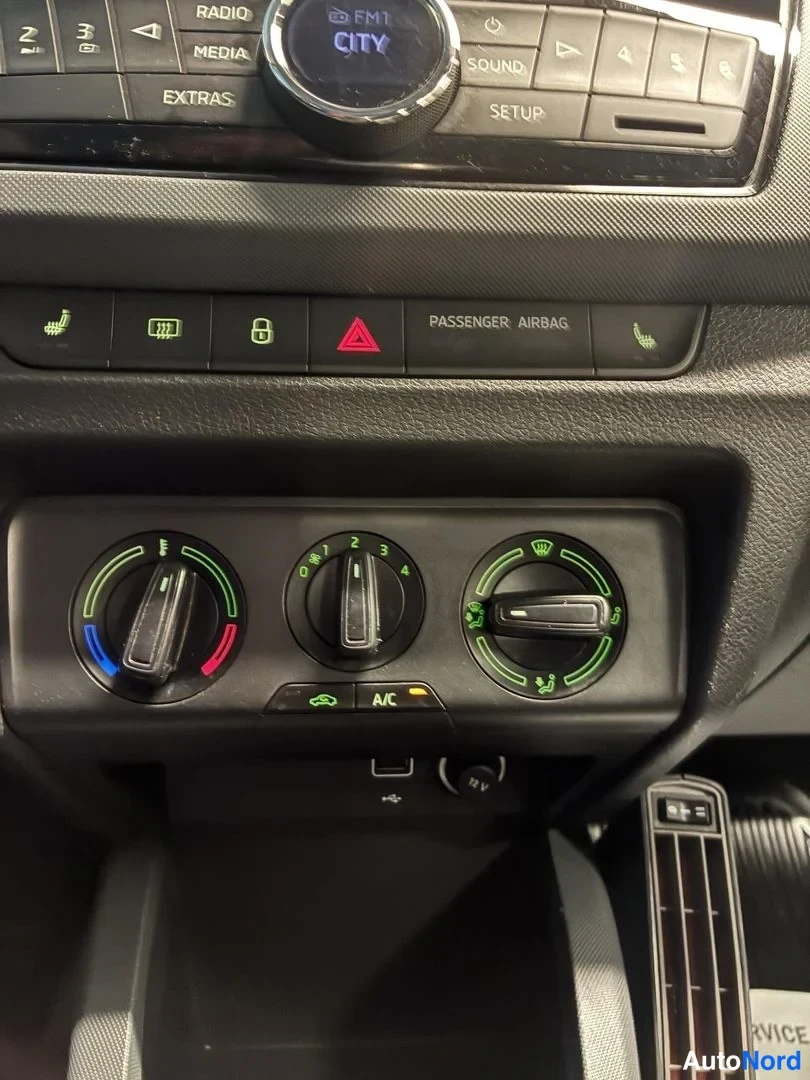 Sininen Skoda Fabia 2019, yksityiskohta, kuva 18