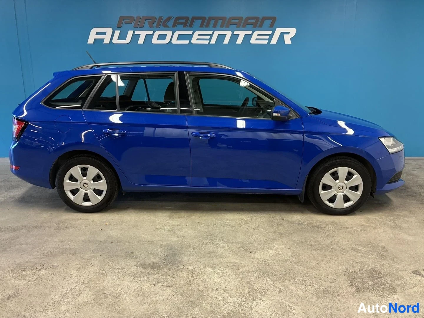 Sininen Skoda Fabia 2019, sivulta, kuva 4
