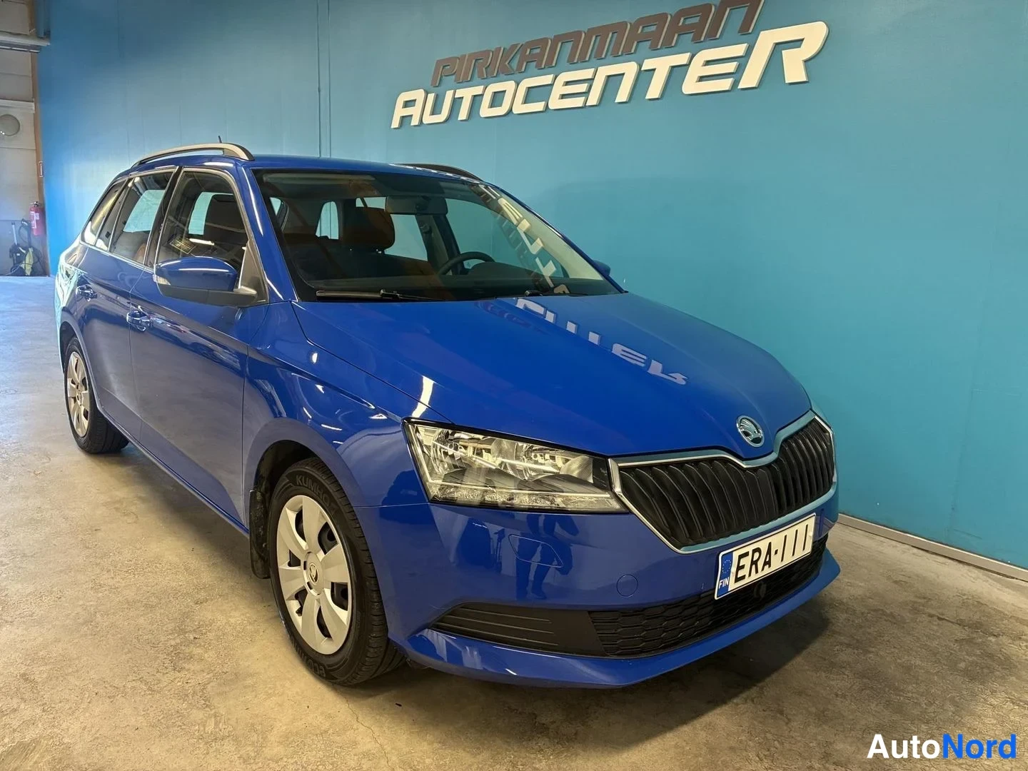 Sininen Skoda Fabia 2019, etuviisto, keula oikealle, kuva 2