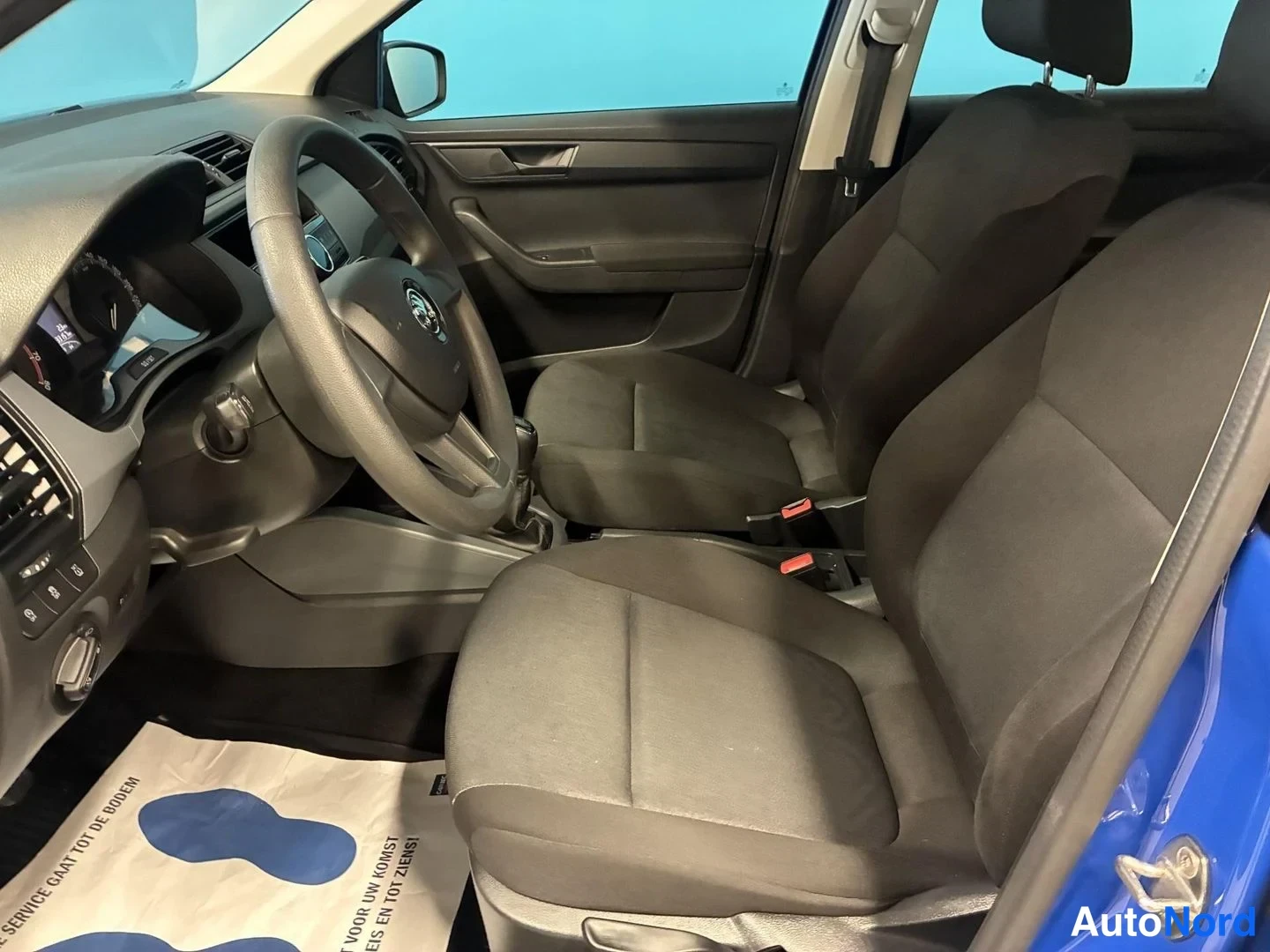 Sininen Skoda Fabia 2019, etuistuimet, kuva 10