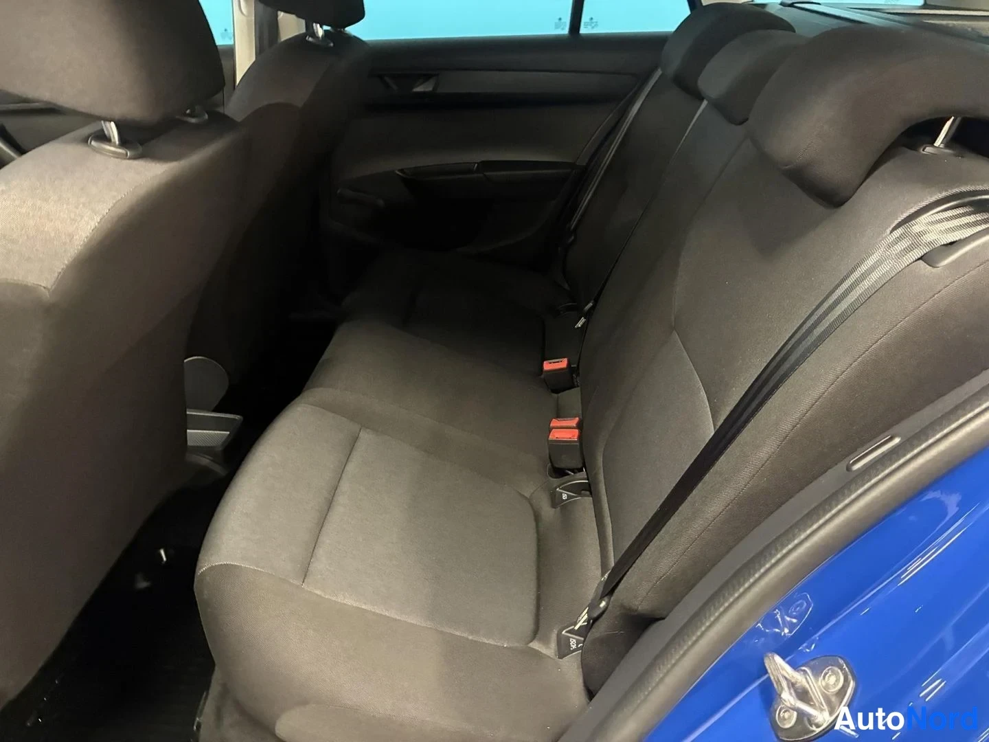 Sininen Skoda Fabia 2019, takaistuimet, kuva 12