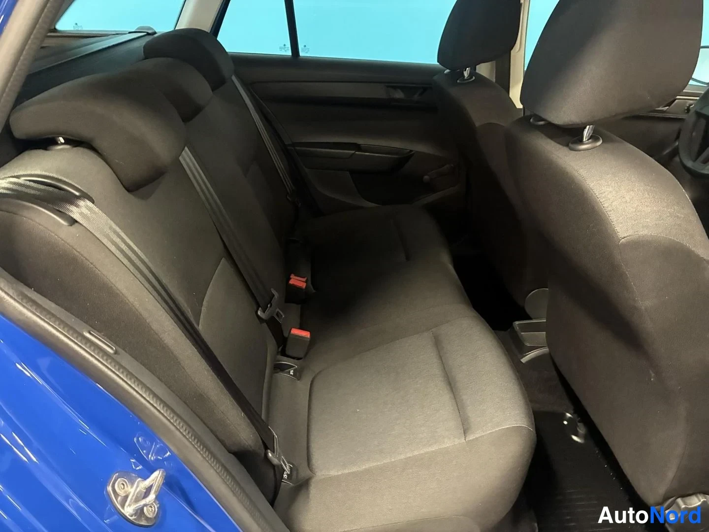 Sininen Skoda Fabia 2019, takaistuimet, kuva 13
