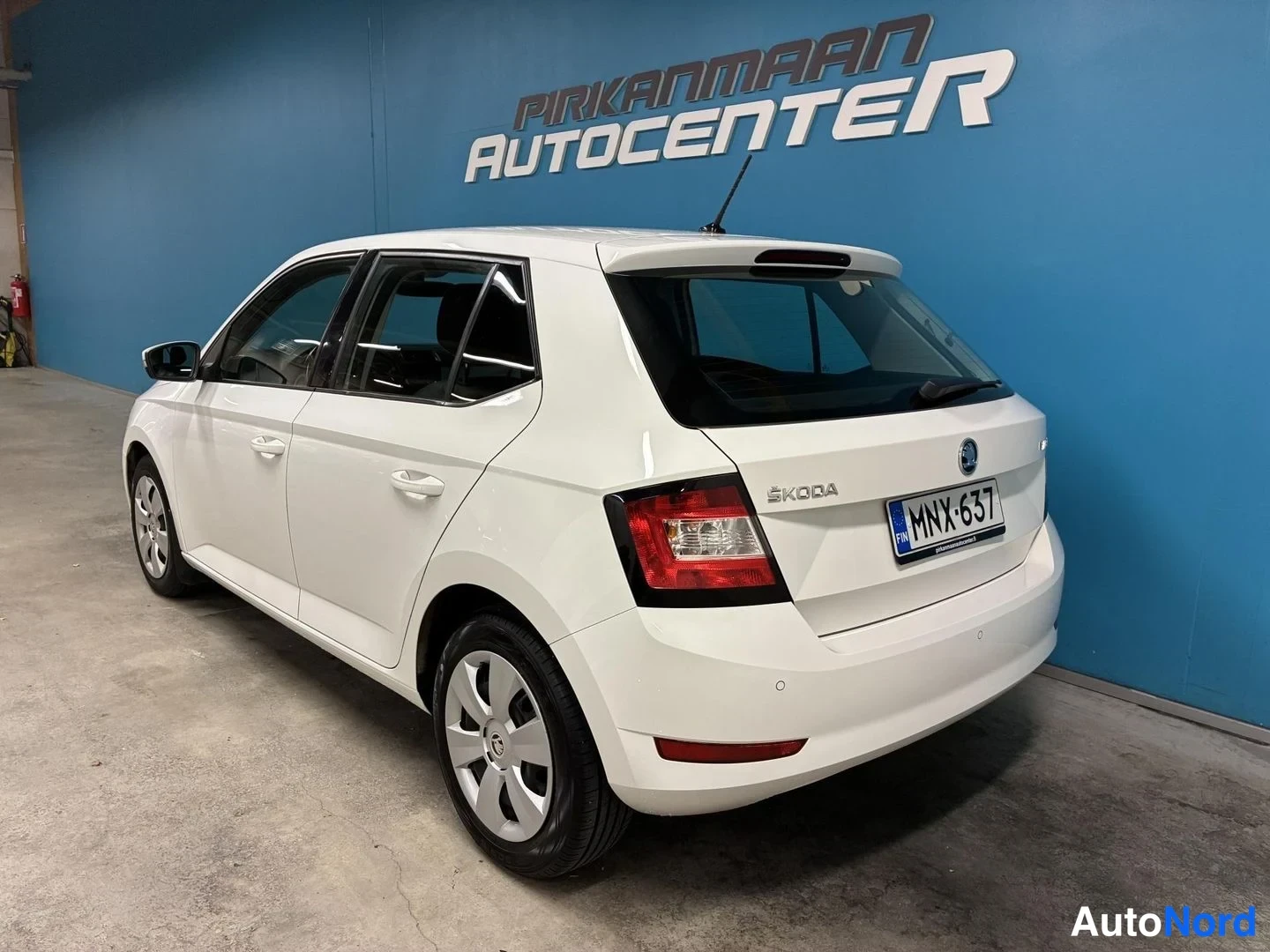 Valkoinen Skoda Fabia 2019, takaviisto, kuva 5