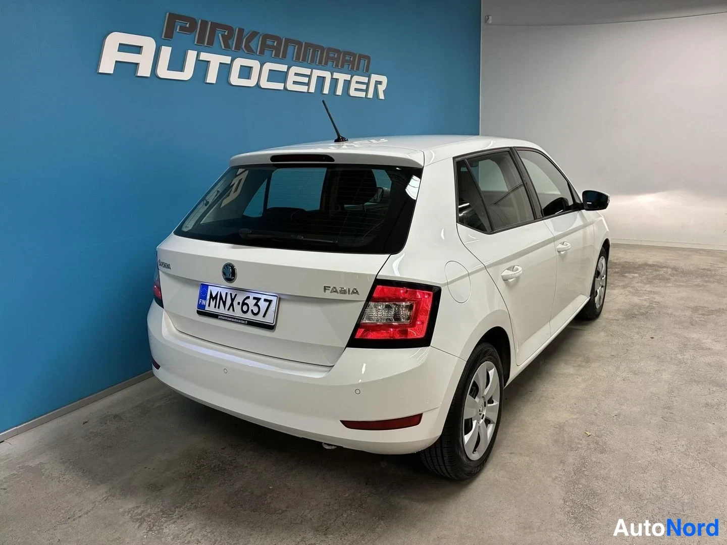 Valkoinen Skoda Fabia 2019, takaviisto, kuva 6