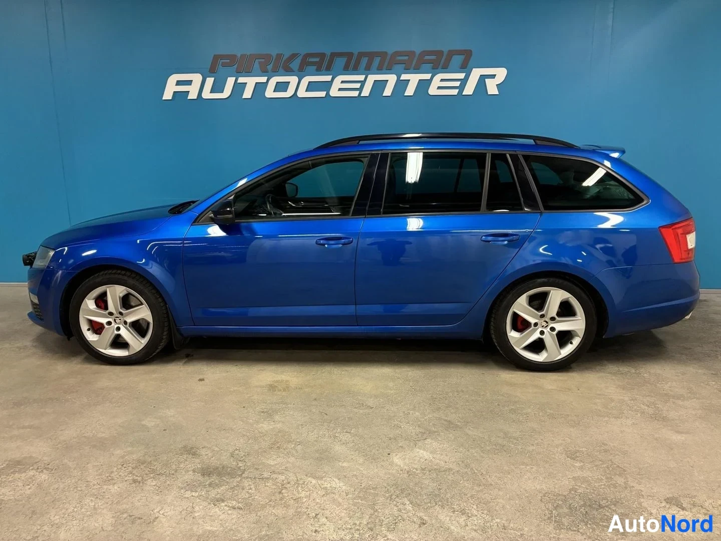 Sininen Skoda Octavia 2014, takaviisto, kuva 5