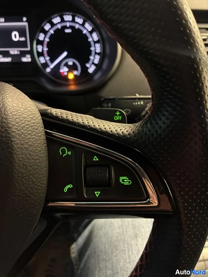 Sininen Skoda Octavia 2014, yksityiskohta, kuva 20