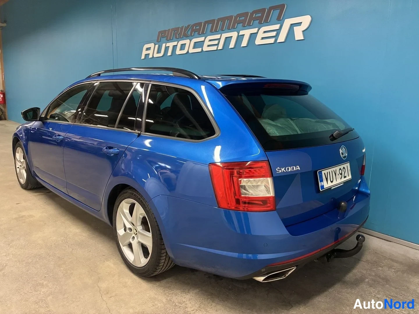 Sininen Skoda Octavia 2014, takaviisto, kuva 6