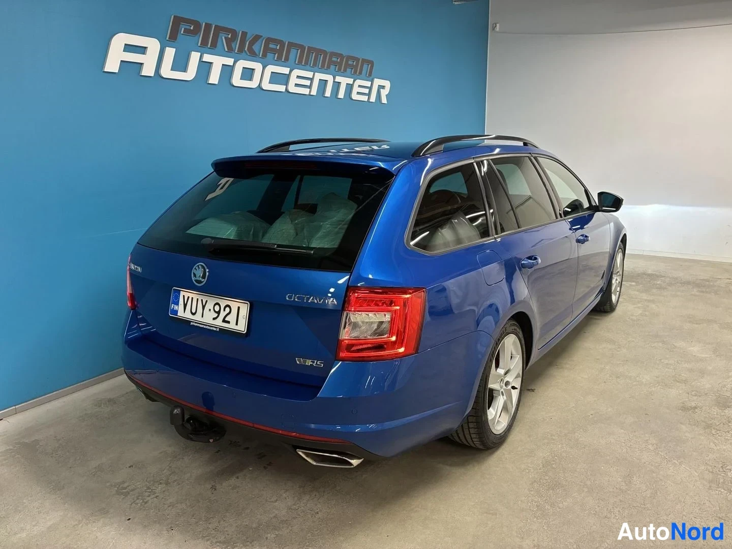 Sininen Skoda Octavia 2014, takaviisto, kuva 4