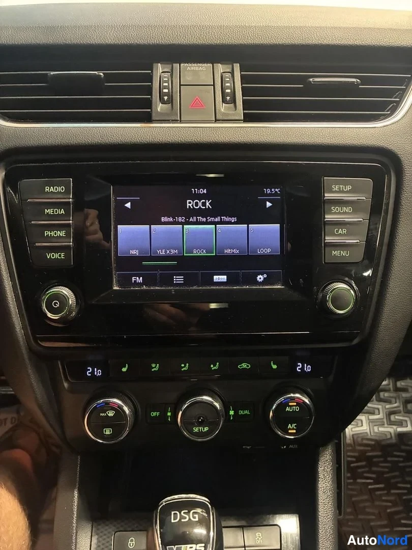 Valkoinen Skoda Octavia 2015, yksityiskohta, kuva 16