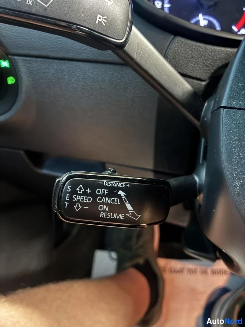 Valkoinen Skoda Octavia 2015, yksityiskohta, kuva 19