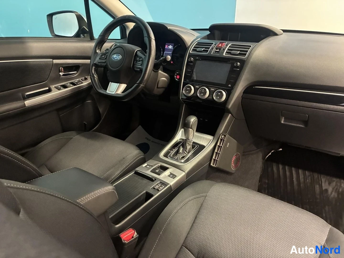 Sininen Subaru Levorg 2016, ohjaamo, kuva 10