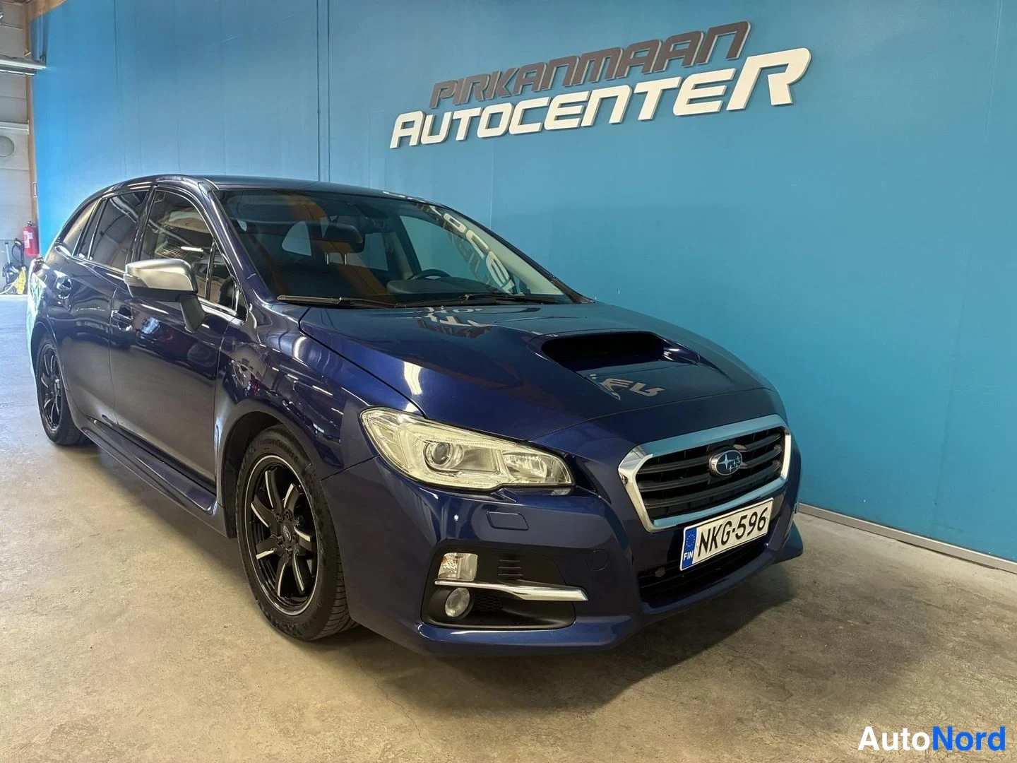Sininen Subaru Levorg 2016, etuviisto, keula vasemmalle, kuva 2