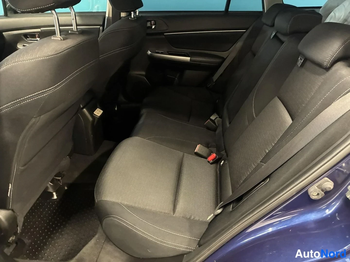 Sininen Subaru Levorg 2016, takaistuimet, kuva 15