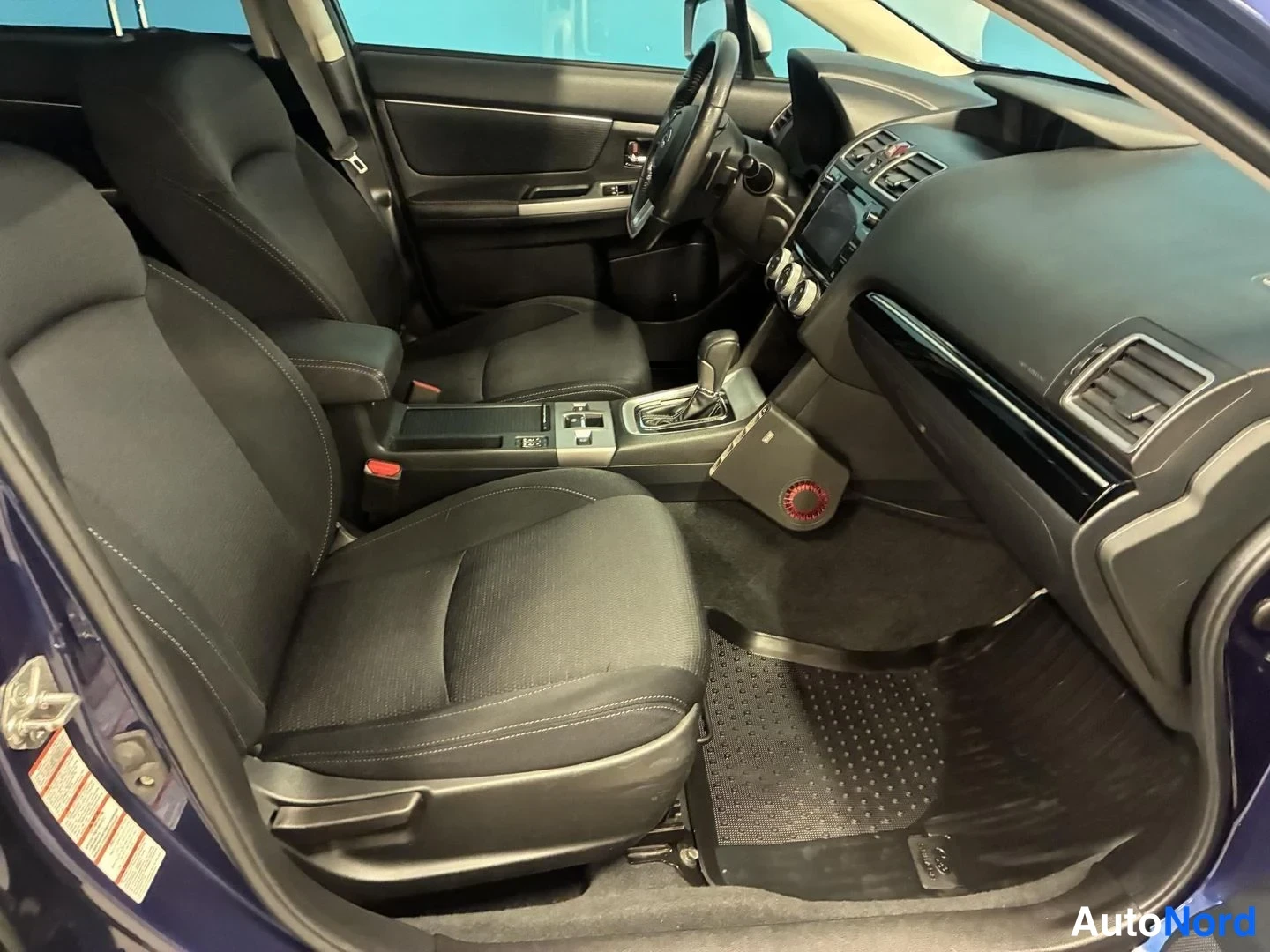 Sininen Subaru Levorg 2016, etuistuimet, kuva 13
