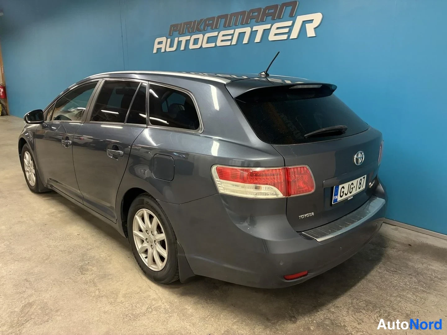 Sininen Toyota Avensis 2010, takaviisto, kuva 3