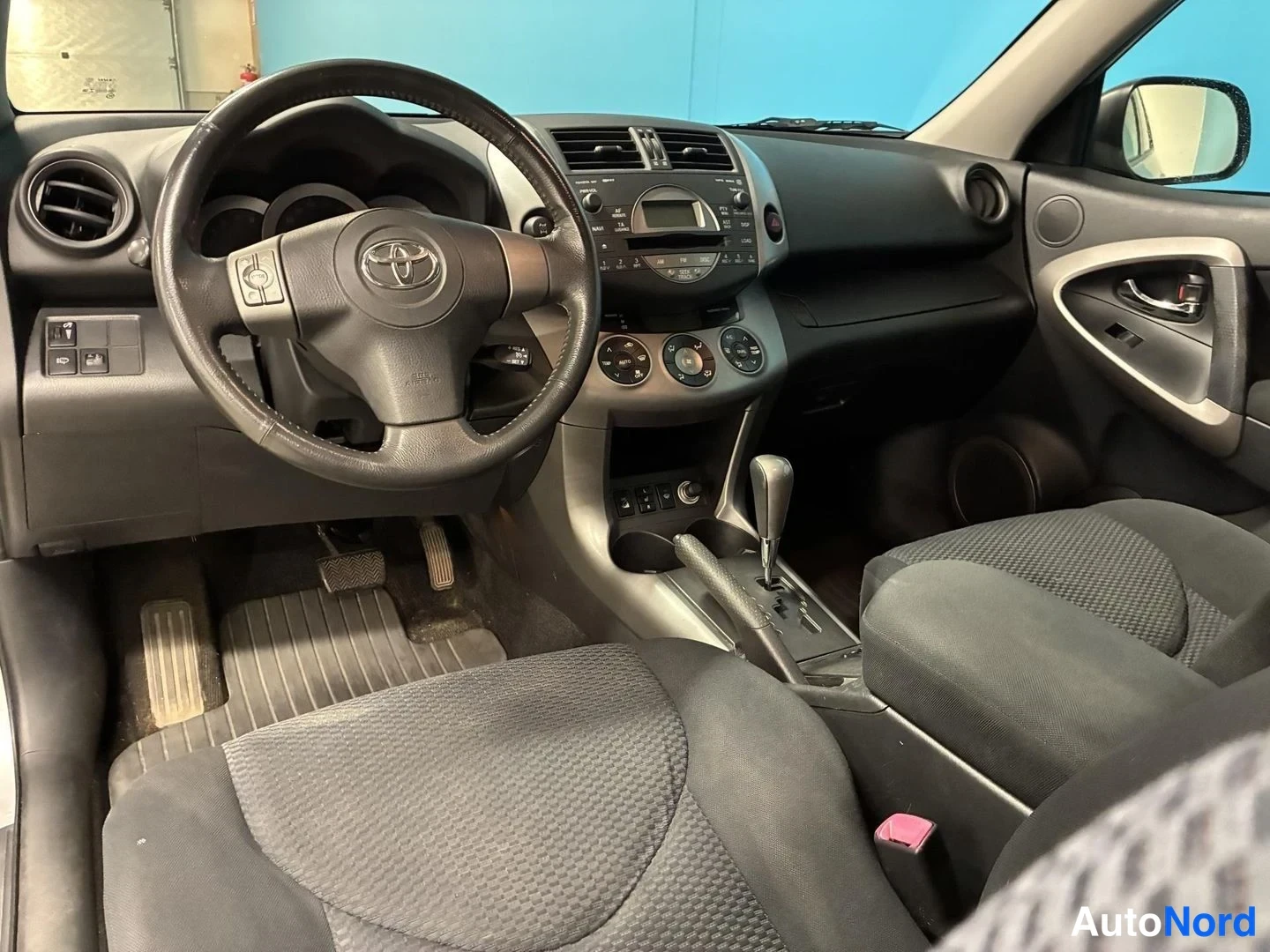 Hopea Toyota RAV4 2007, ohjaamo, kuva 10