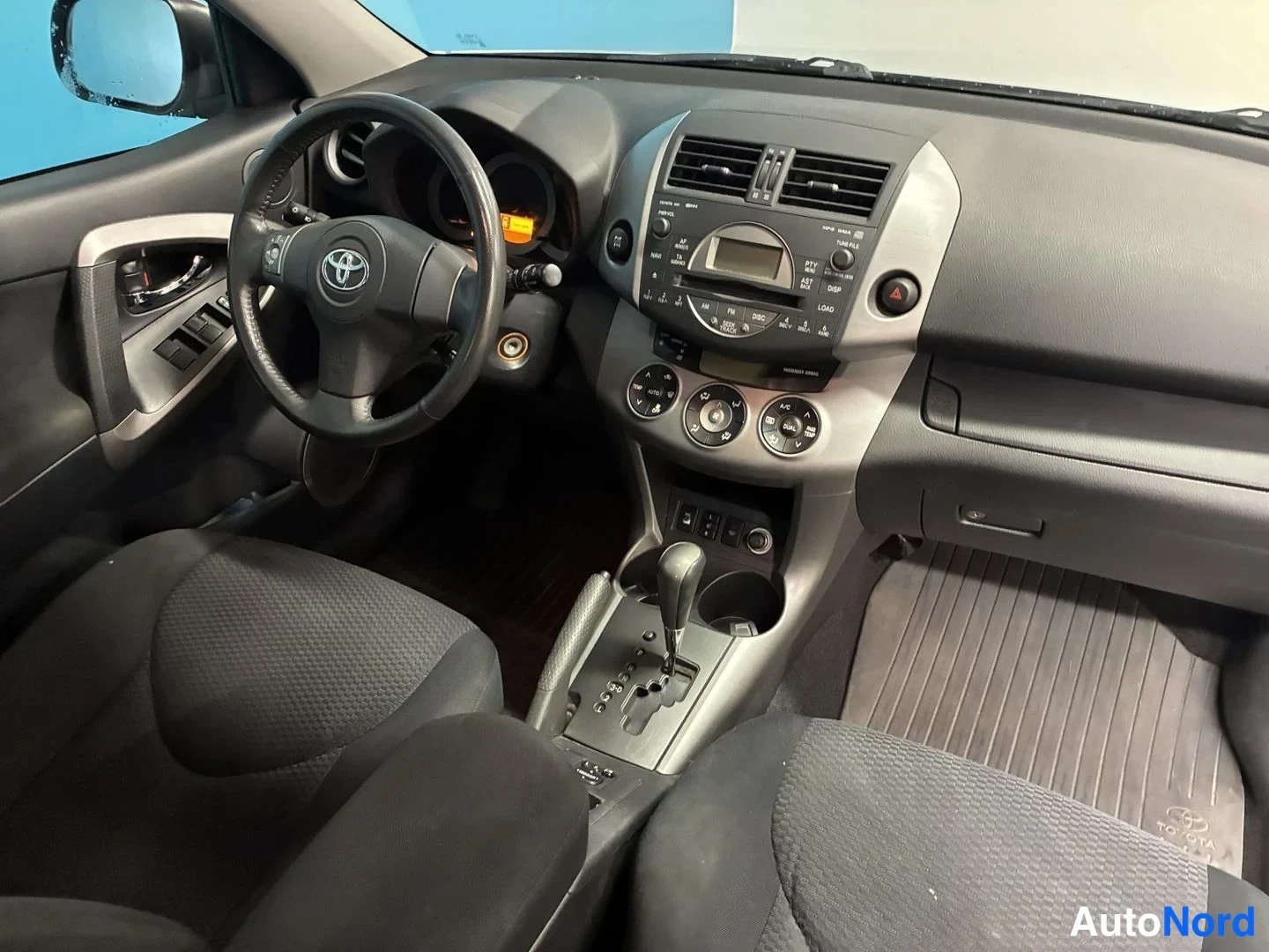 Hopea Toyota RAV4 2007, ohjaamo, kuva 11