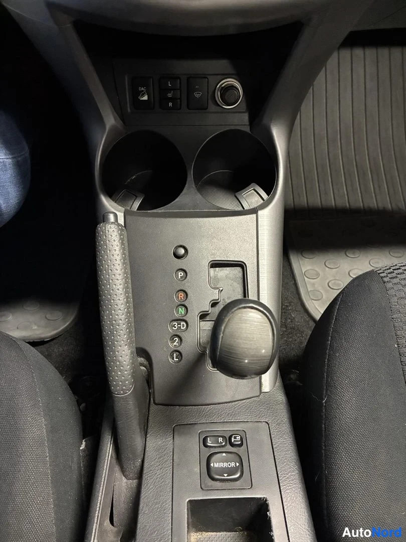 Hopea Toyota RAV4 2007, yksityiskohta, kuva 17
