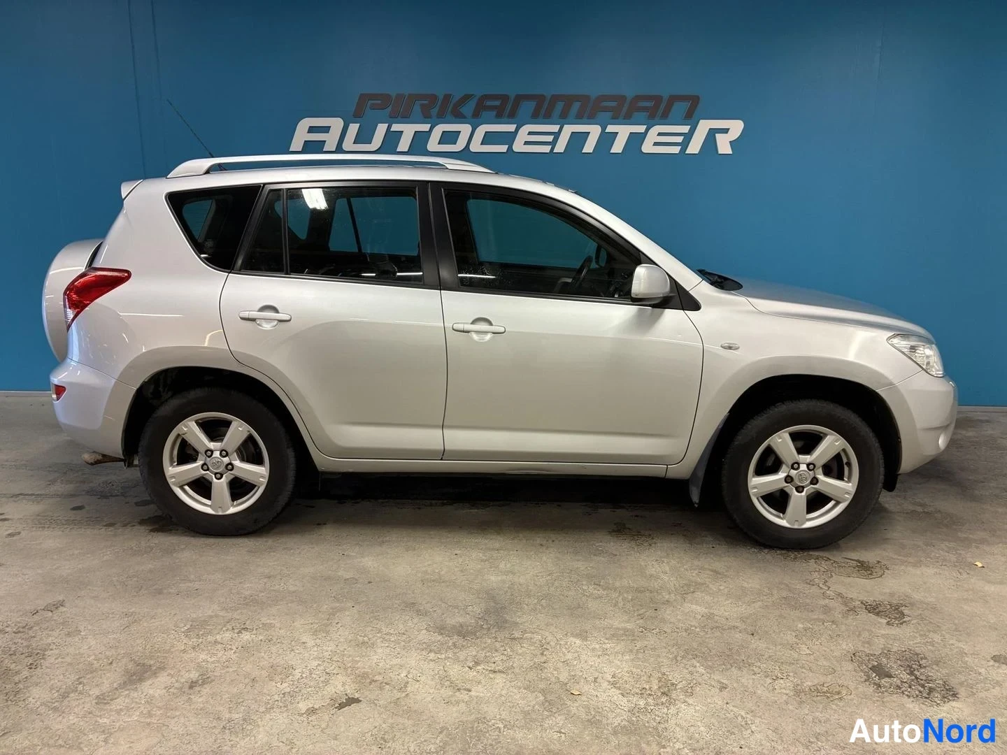 Hopea Toyota RAV4 2007, etuviisto, keula oikealle, kuva 2