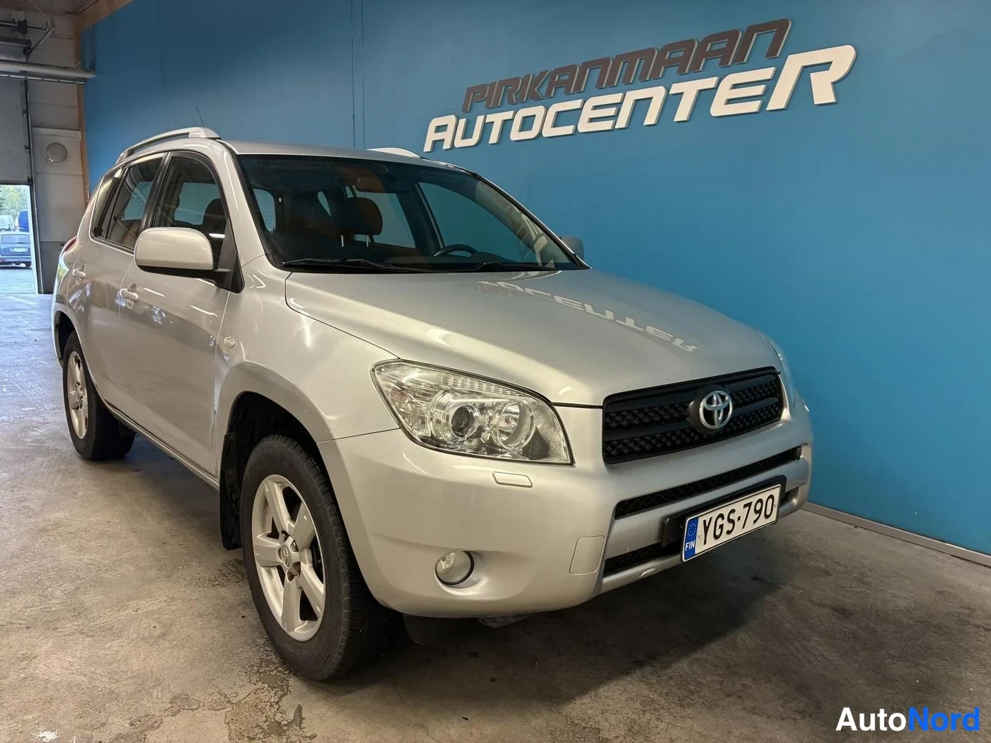 Hopea Toyota RAV4 2007, etuviisto, keula oikealle, kuva 3