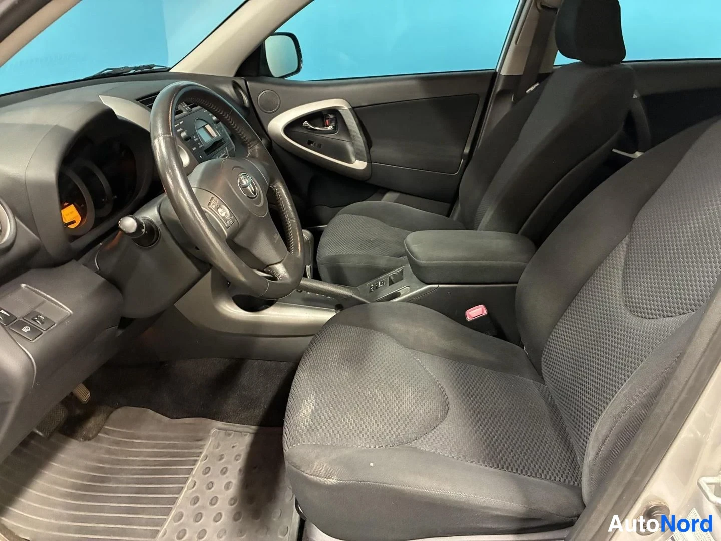 Hopea Toyota RAV4 2007, ohjaamo, kuva 7
