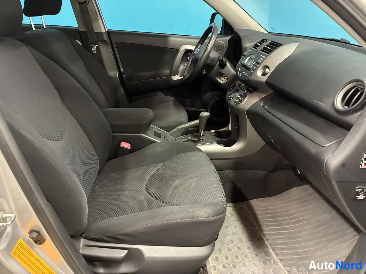 Hopea Toyota RAV4 2007, ohjaamo, kuva 8