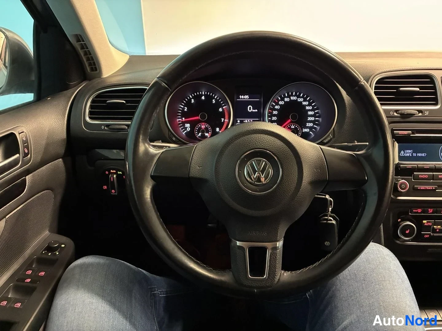 Harmaa Volkswagen Golf 2012, yksityiskohta, kuva 15