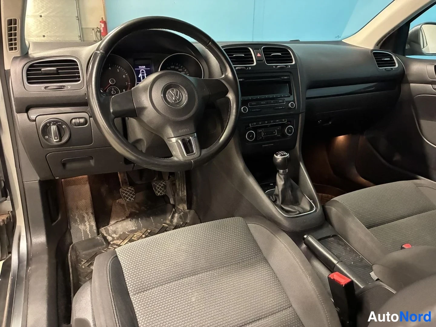 Harmaa Volkswagen Golf 2012, ohjaamo, kuva 9