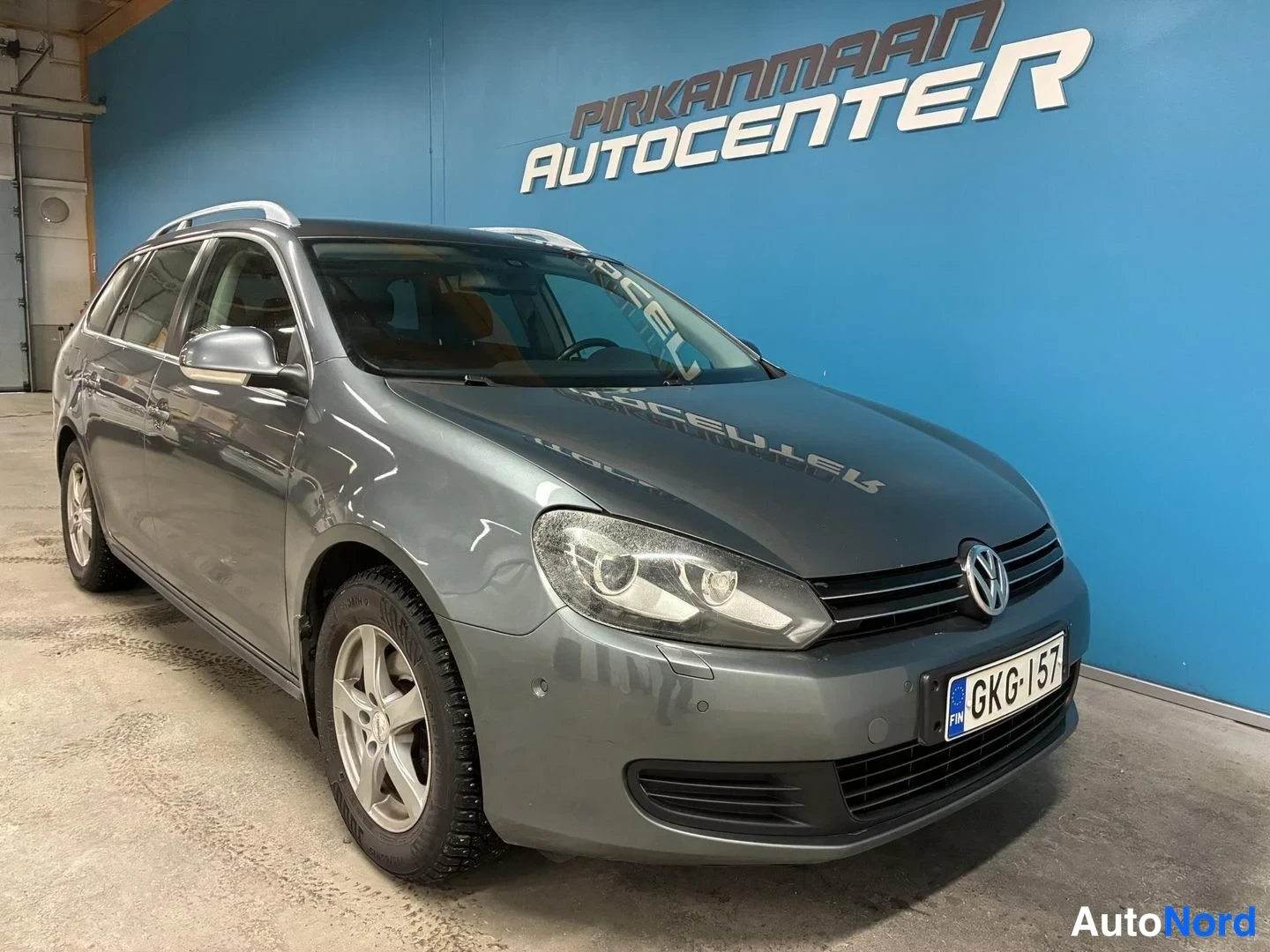 Harmaa Volkswagen Golf 2012, etuviisto, keula oikealle, kuva 4