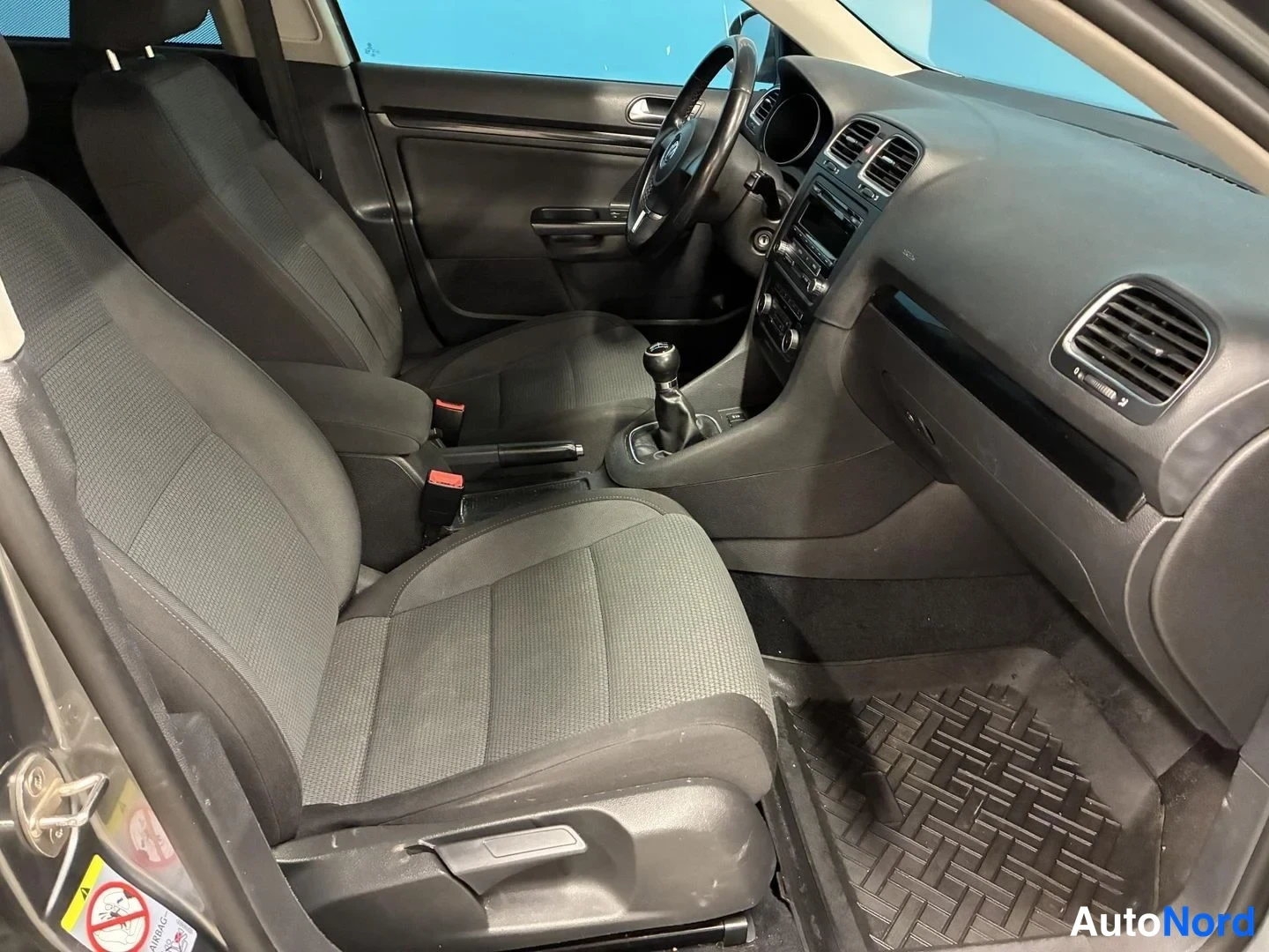 Harmaa Volkswagen Golf 2012, ohjaamo, kuva 7