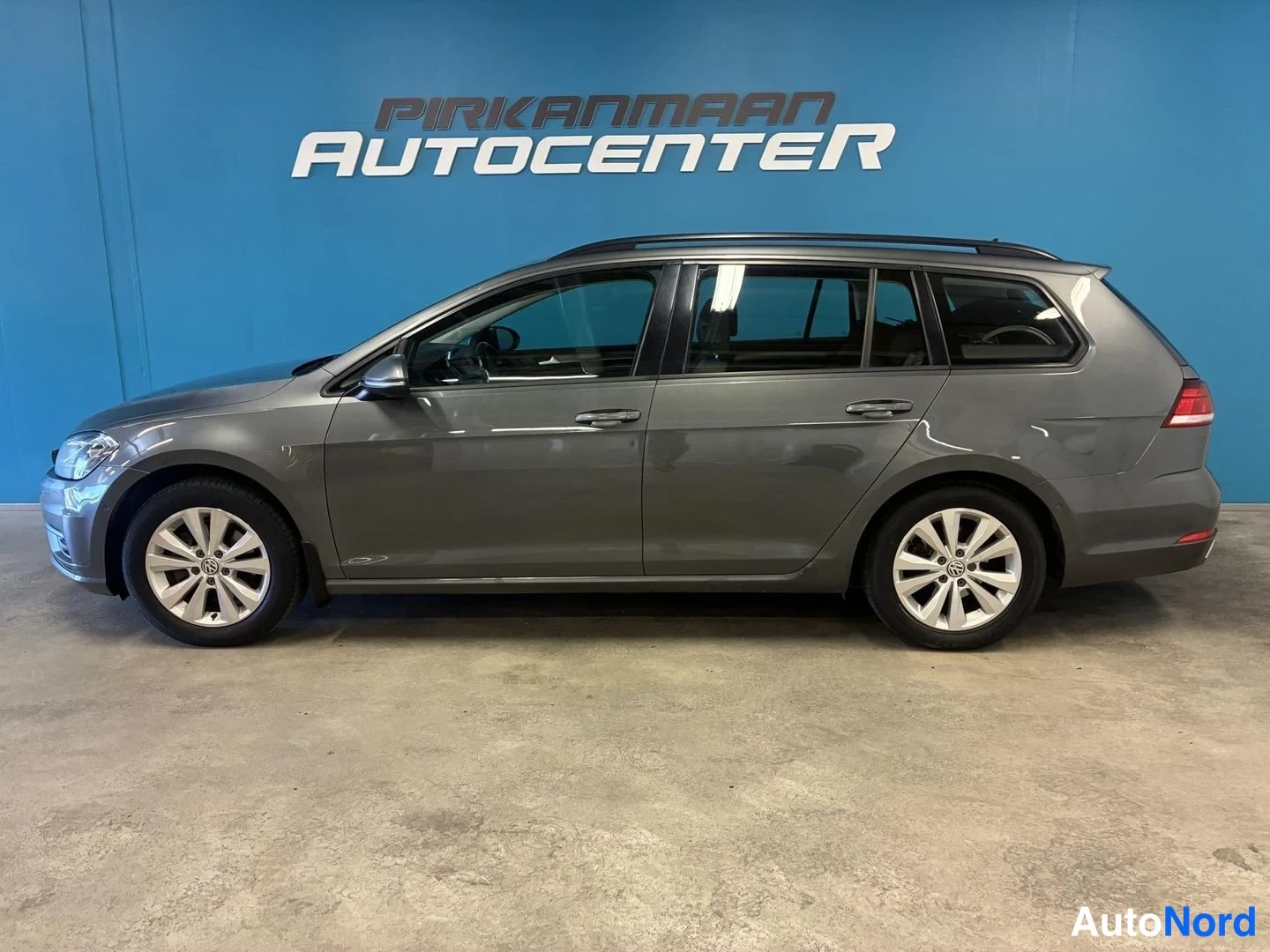 Harmaa Volkswagen Golf Variant 2017, etuviisto, keula vasemmalle, kuva 2