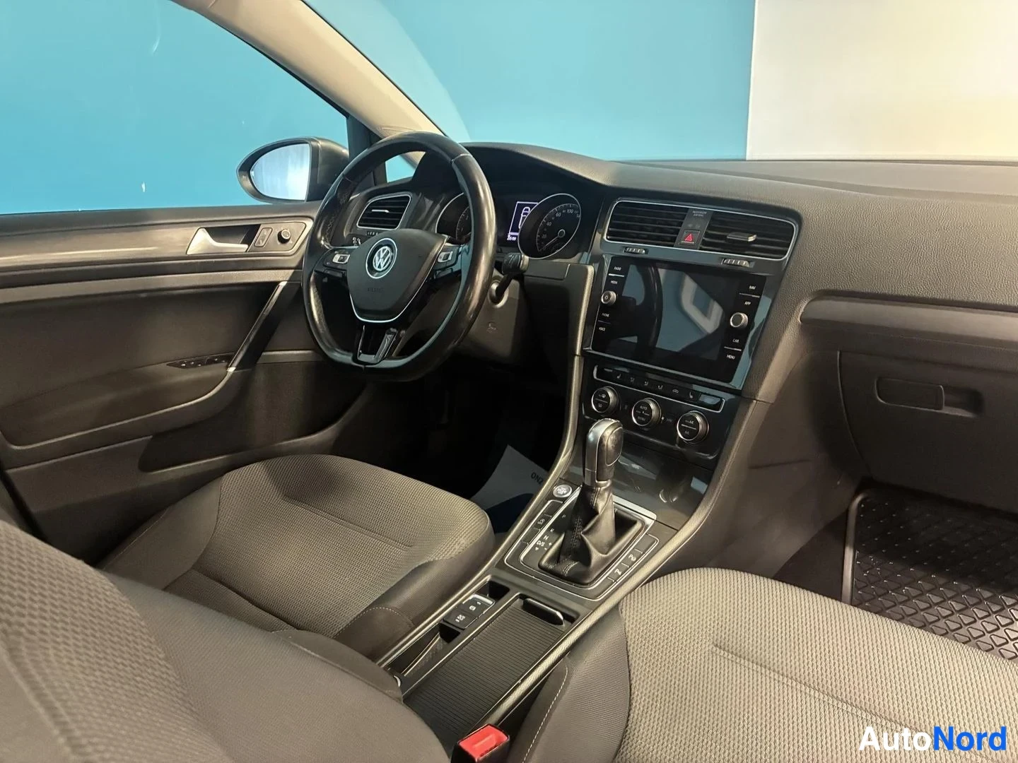 Harmaa Volkswagen Golf Variant 2017, ohjaamo, kuva 8