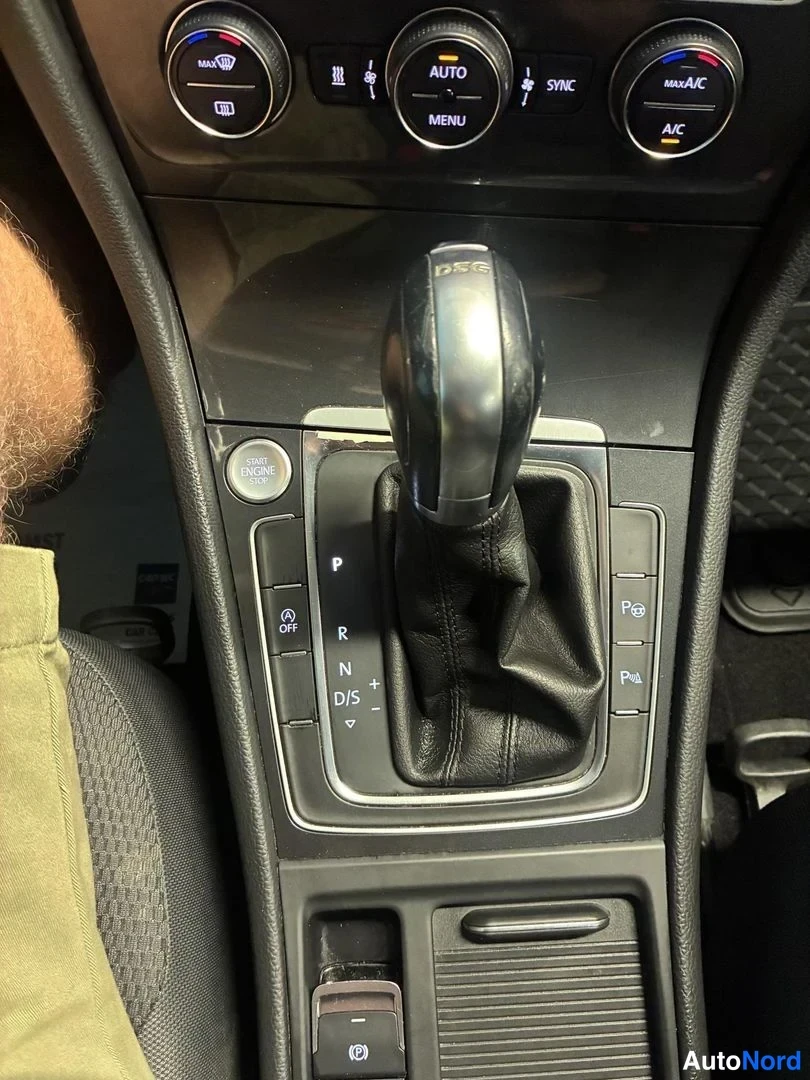 Harmaa Volkswagen Golf Variant 2017, yksityiskohta, kuva 21