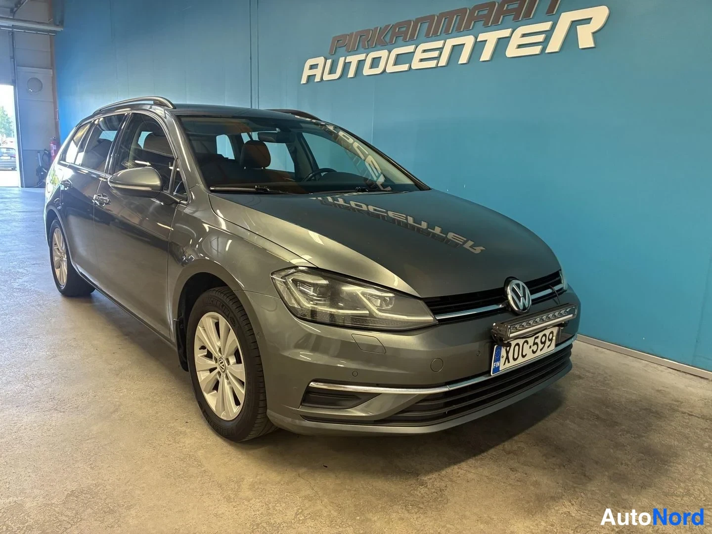 Harmaa Volkswagen Golf Variant 2017, etuviisto, keula oikealle, kuva 3