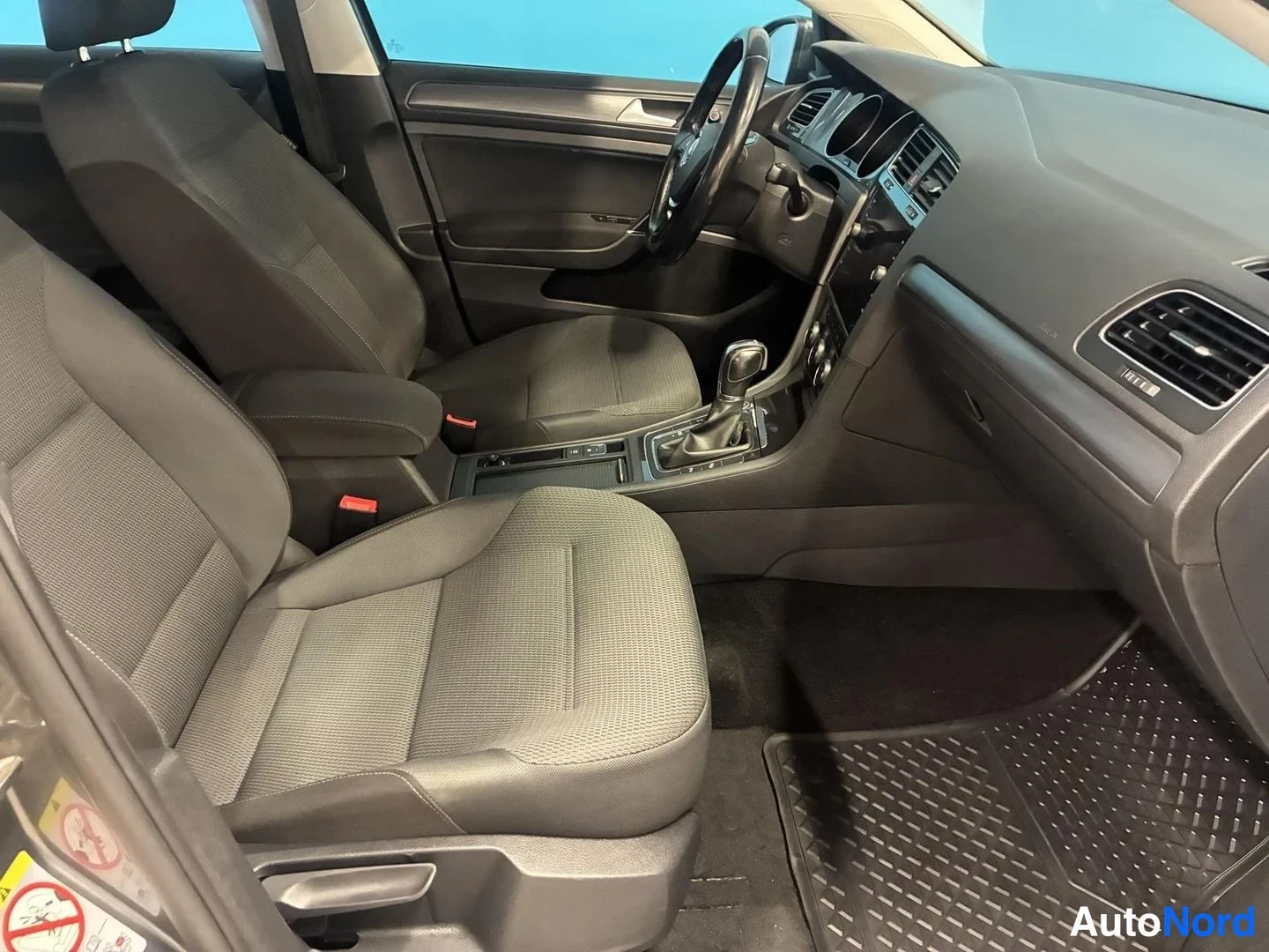 Harmaa Volkswagen Golf Variant 2017, ohjaamo, kuva 12