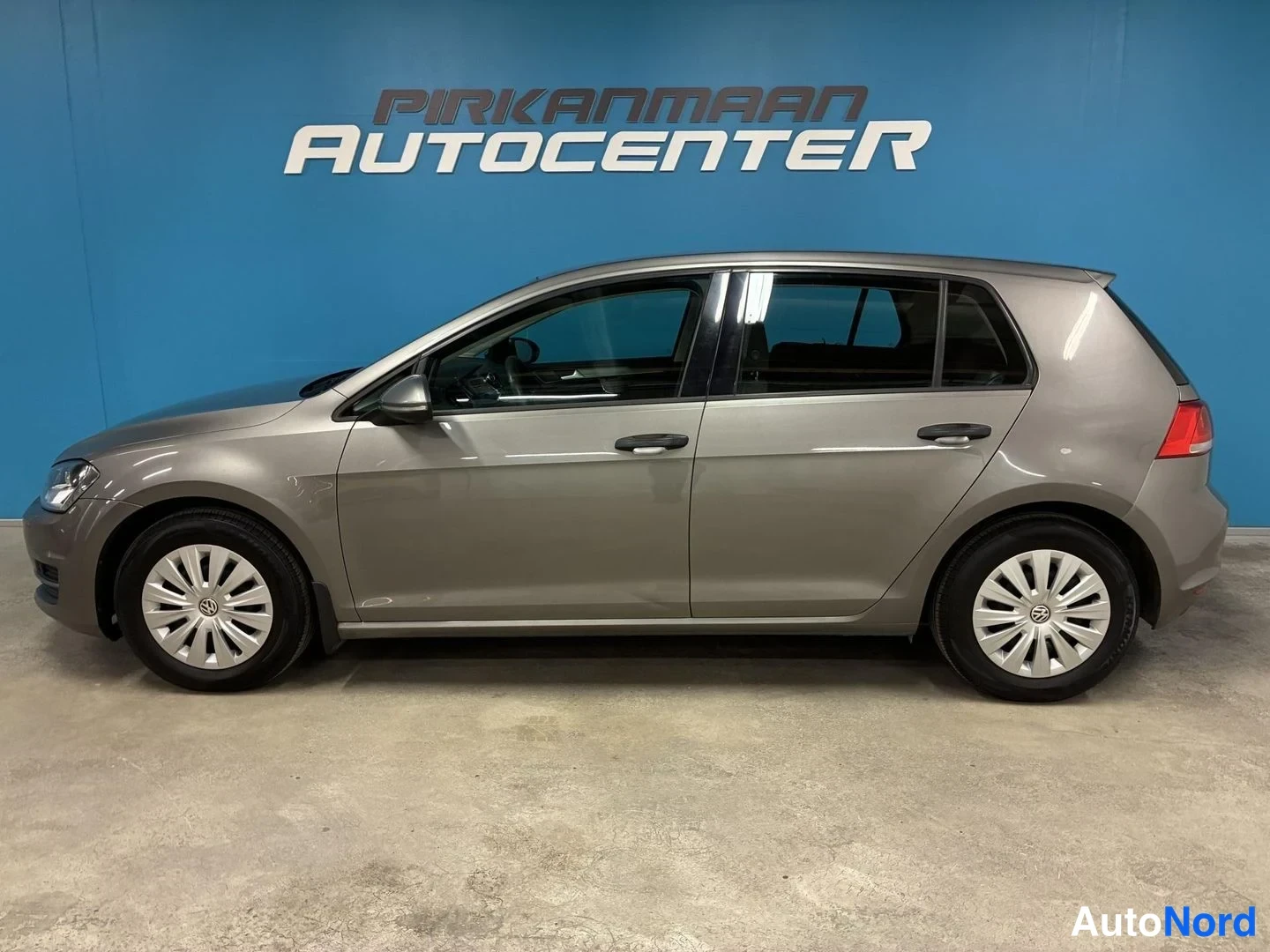 Harmaa Volkswagen Golf 2014, sivulta, kuva 3