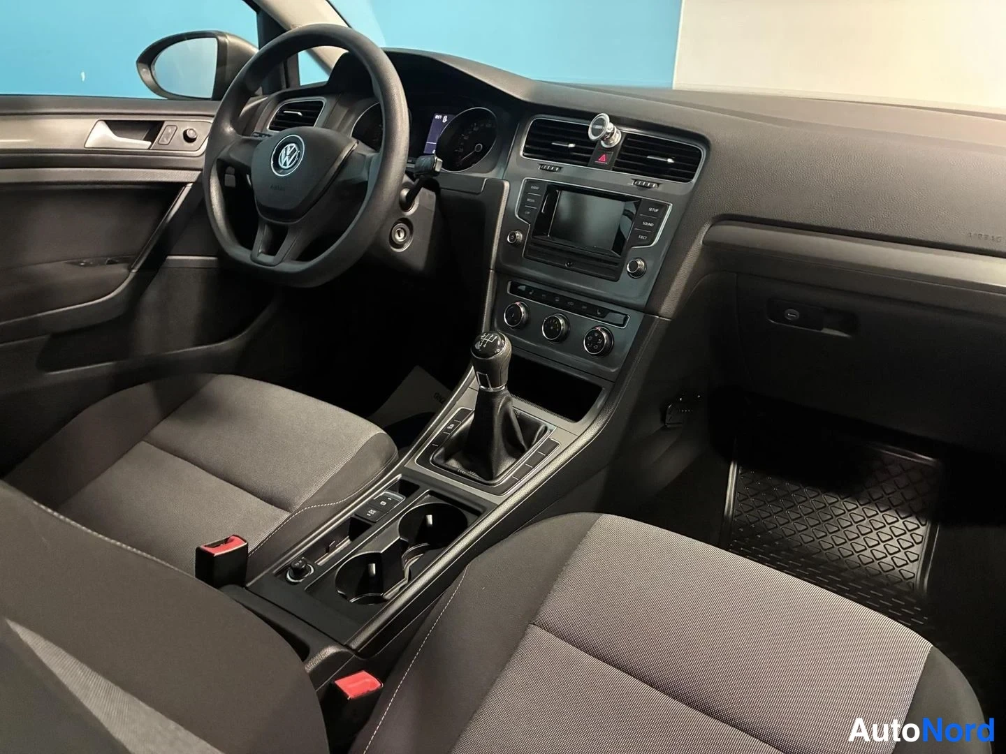 Harmaa Volkswagen Golf 2014, ohjaamo, kuva 8