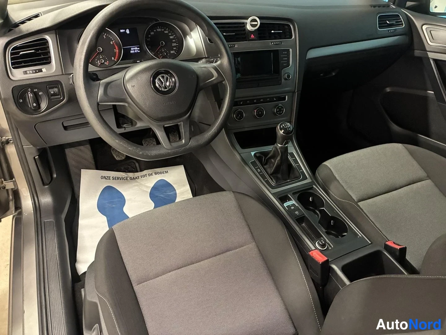 Harmaa Volkswagen Golf 2014, ohjaamo, kuva 9