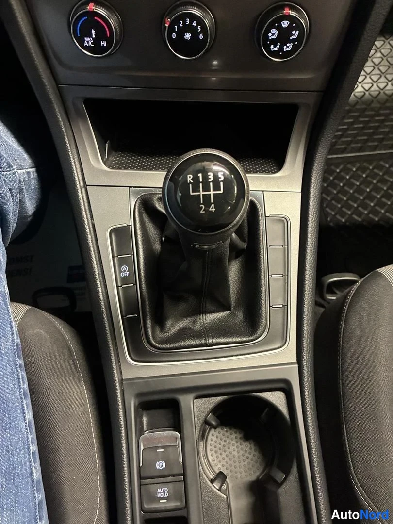 Harmaa Volkswagen Golf 2014, yksityiskohta, kuva 16