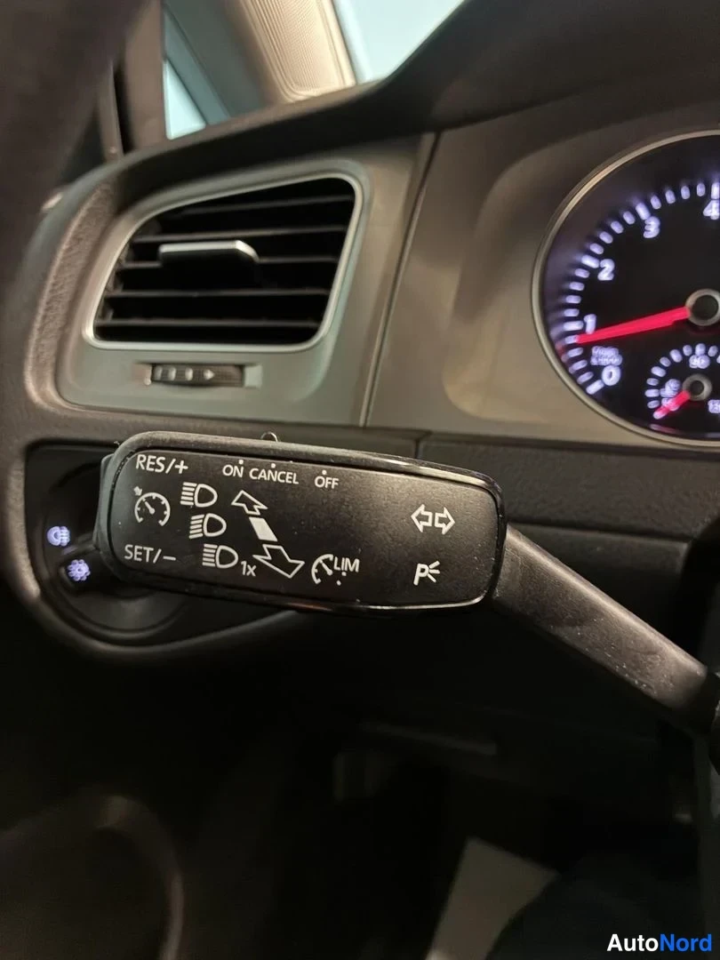 Harmaa Volkswagen Golf 2014, yksityiskohta, kuva 17