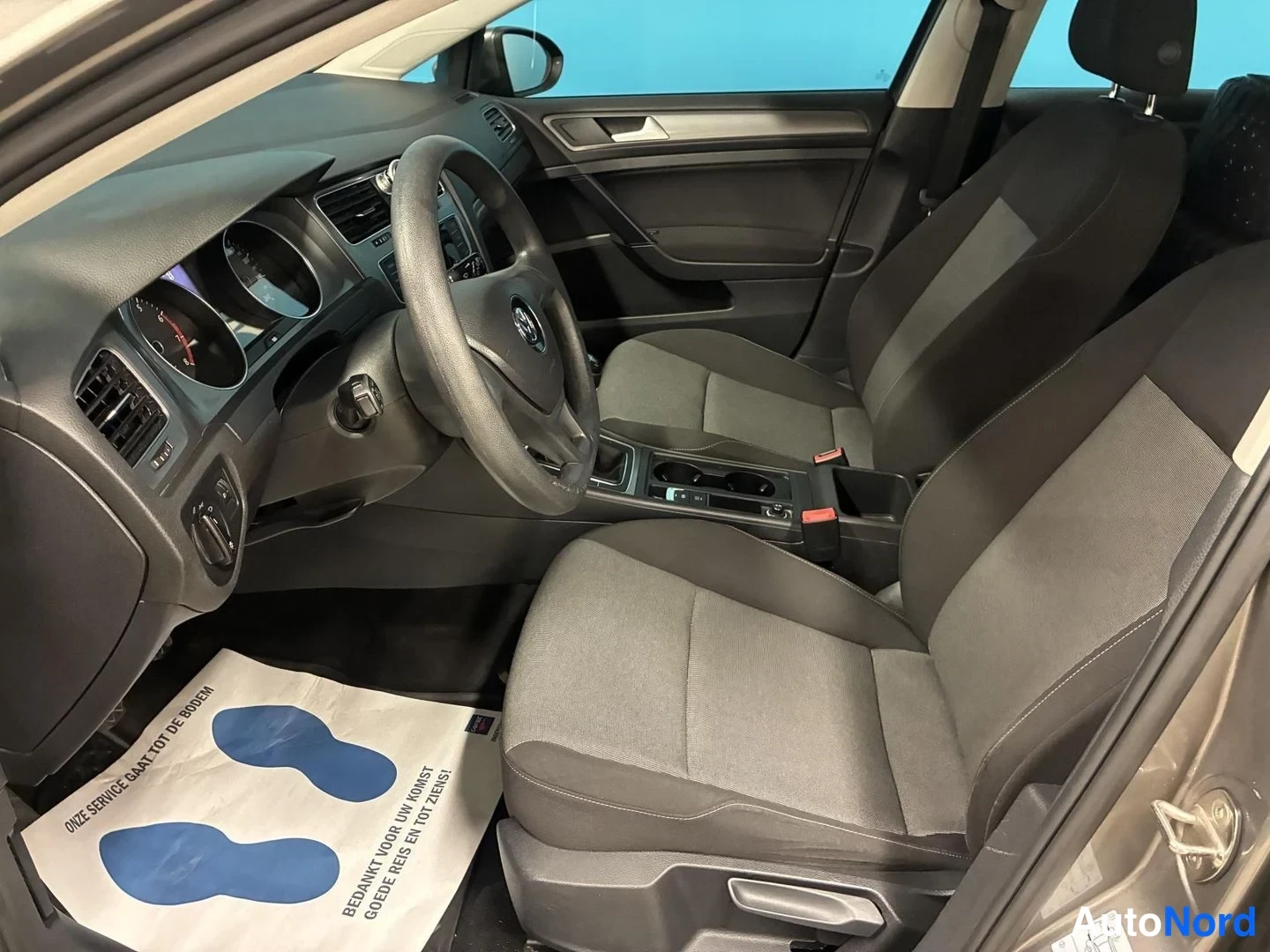 Harmaa Volkswagen Golf 2014, ohjaamo, kuva 7