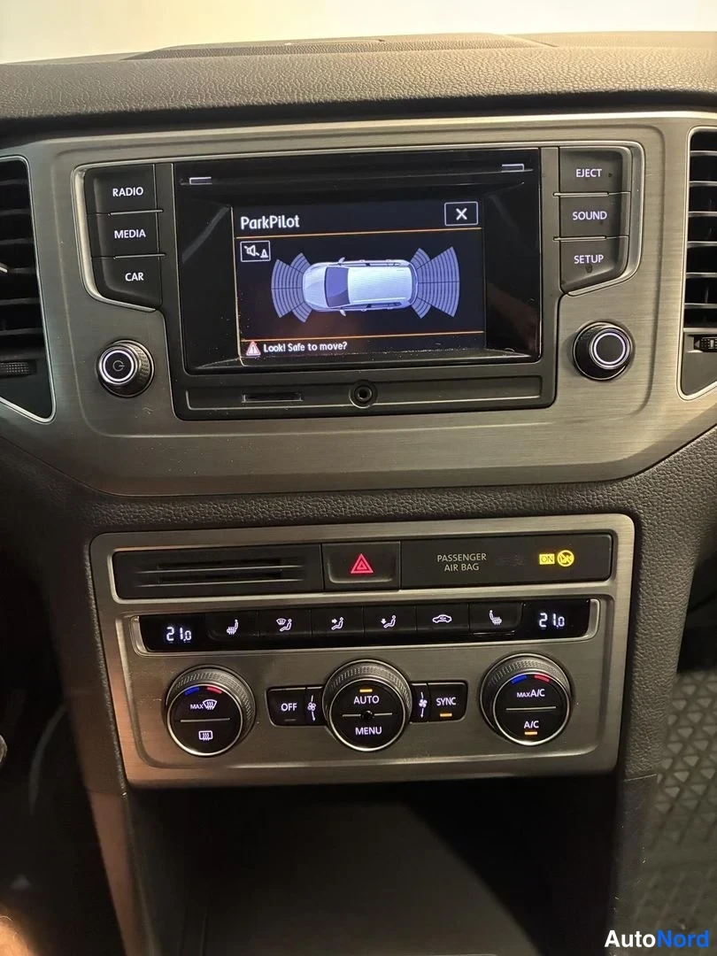 Sininen Volkswagen Golf Sportsvan 2015, yksityiskohta, kuva 16