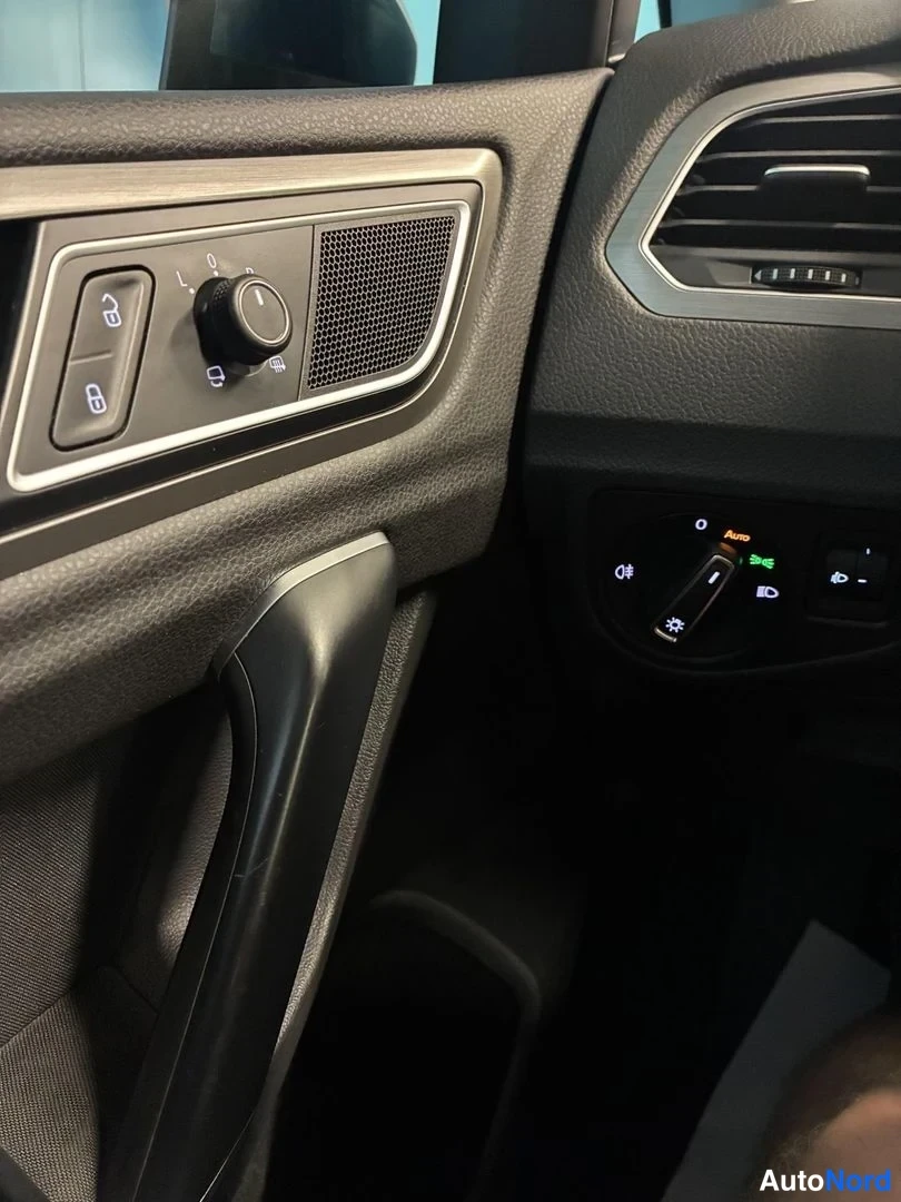 Sininen Volkswagen Golf Sportsvan 2015, yksityiskohta, kuva 21