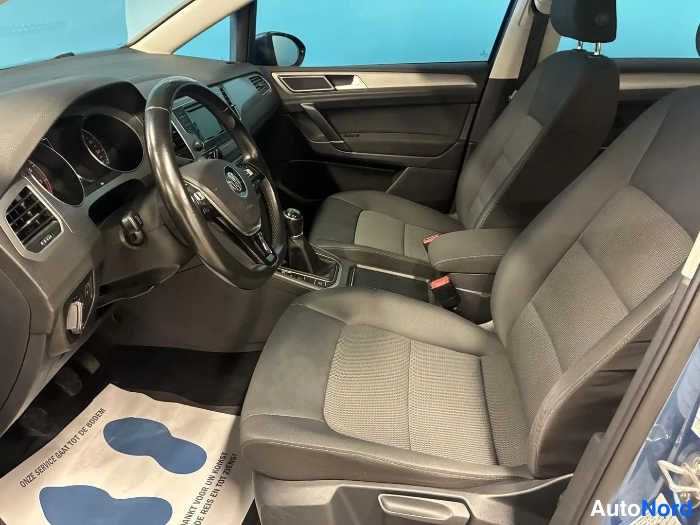 Sininen Volkswagen Golf Sportsvan 2015, etuistuimet, kuva 10