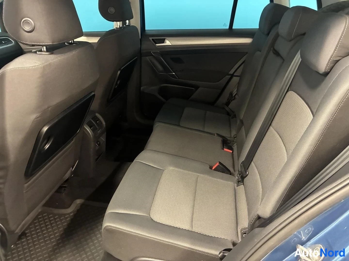 Sininen Volkswagen Golf Sportsvan 2015, takaistuimet, kuva 12