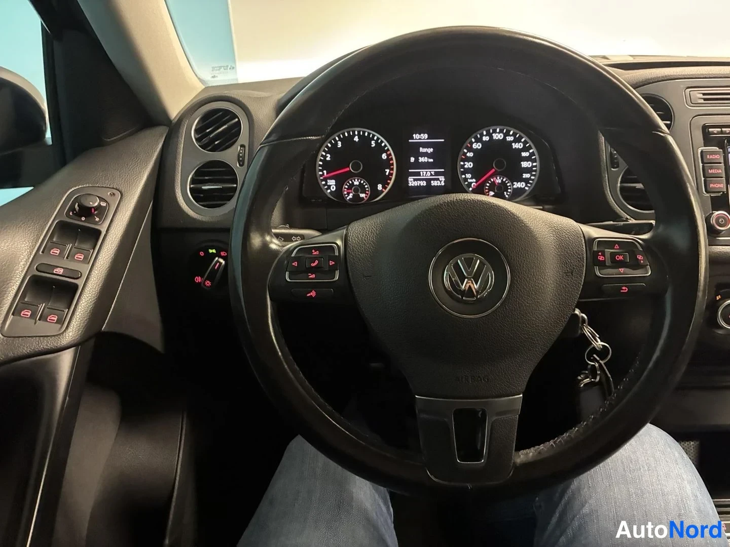Sininen Volkswagen Tiguan 2014, yksityiskohta, kuva 14