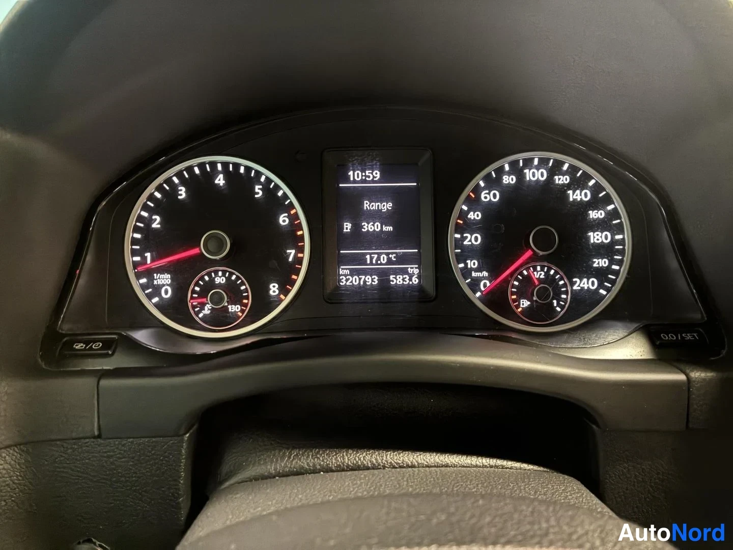 Sininen Volkswagen Tiguan 2014, yksityiskohta, kuva 15
