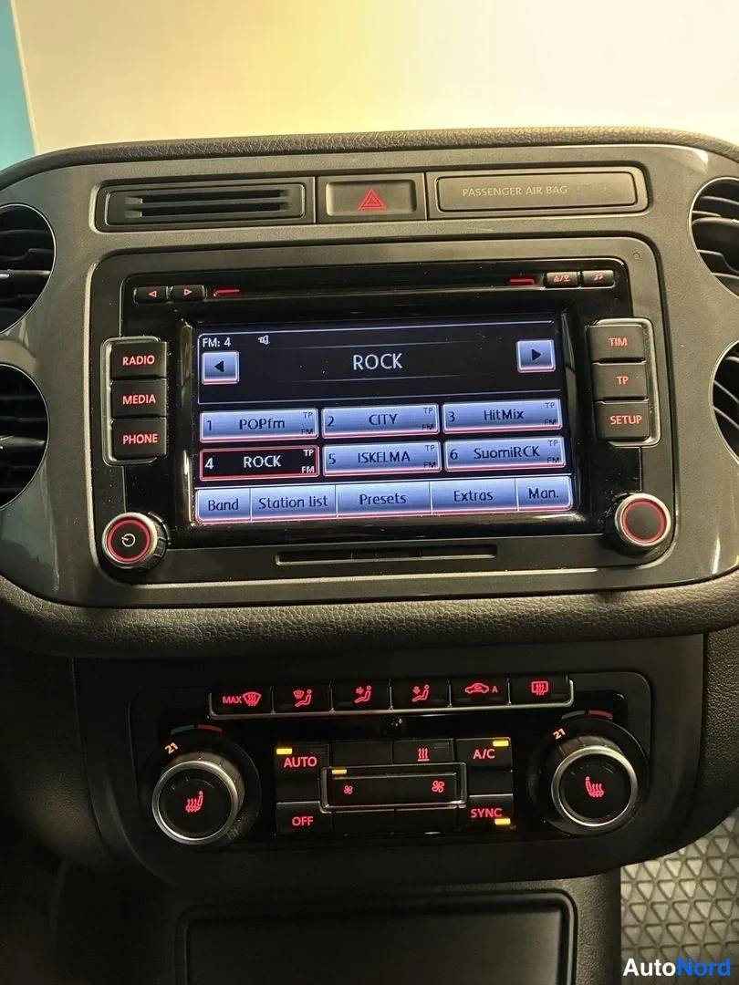 Sininen Volkswagen Tiguan 2014, yksityiskohta, kuva 16